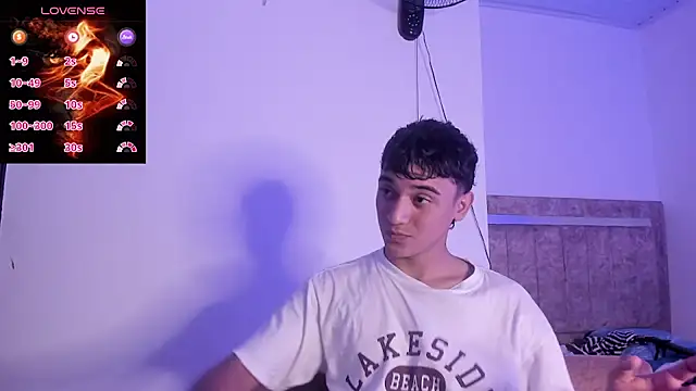 Austin Cardieff  online show from October 3, 2025, 3:09 am