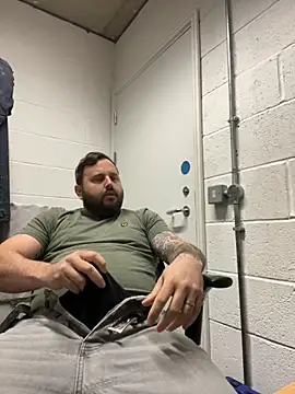 Snapshot of Mr-Unzipped69 chatting on October 16, 2025, 9:17 am Mr-Unzipped69 online show from October 16, 2025, 9:17 am