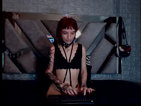 Snapshot of Inferno_Molly chatting on September 20, 2025, 9:09 pm Inferno Molly online show from September 20, 2025, 9:09 pm