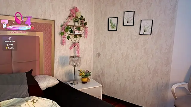 RobinBennett online show from November 30, 2025, 12:17 pm