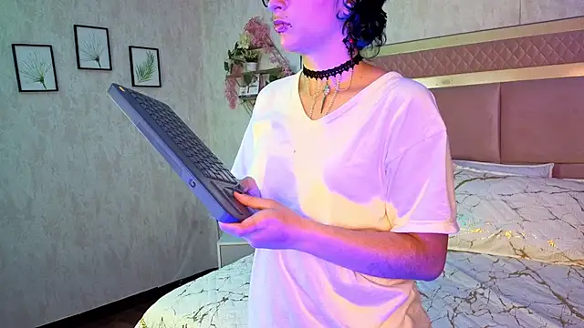 Snapshot of RobinBennett chatting on October 16, 2025, 12:13 pm RobinBennett online show from October 16, 2025, 12:13 pm