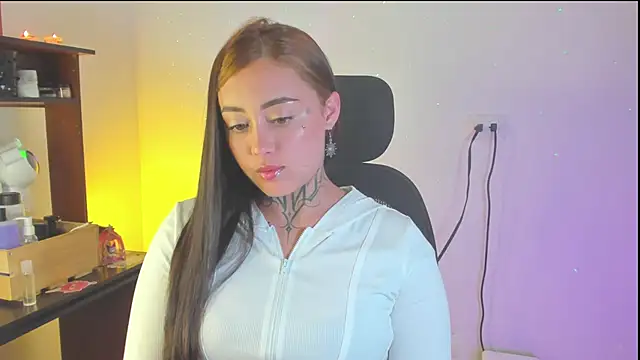 Snapshot of SofiaBermudez chatting on November 5, 2025, 12:58 am SofiaBermudez online show from November 5, 2025, 12:58 am