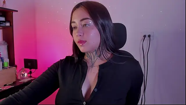 Snapshot of SofiaBermudez chatting on October 14, 2025, 11:47 pm SofiaBermudez online show from October 14, 2025, 11:47 pm