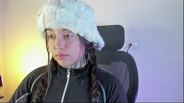 Snapshot of SofiaBermudez chatting on October 16, 2025, 11:24 pm SofiaBermudez online show from October 16, 2025, 11:24 pm