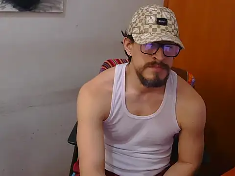 Snapshot of GuivernoStud chatting on September 21, 2025, 5:29 pm GuivernoStud online show from September 21, 2025, 5:29 pm