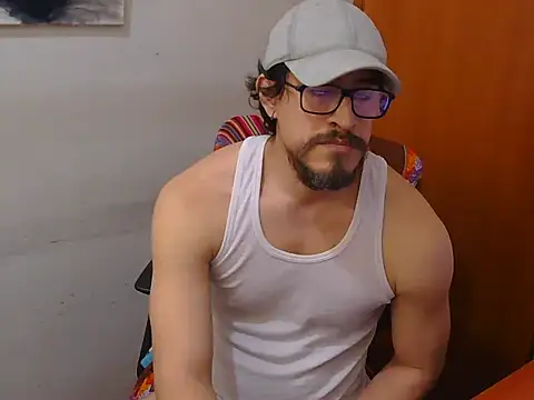 Snapshot of GuivernoStud chatting on September 22, 2025, 8:37 pm GuivernoStud online show from September 22, 2025, 8:37 pm