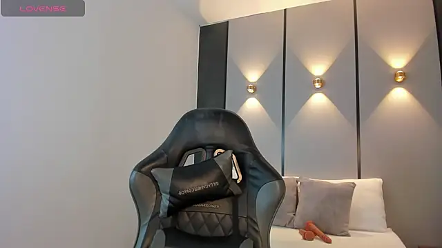 Snapshot of ashly_moonn chatting on February 9, 2026, 12:14 pm ashly moonn online show from February 9, 2026, 12:14 pm