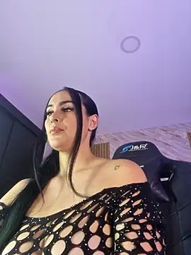 Snapshot of ashly_moonn chatting on October 27, 2025, 6:53 pm ashly moonn online show from October 27, 2025, 6:53 pm