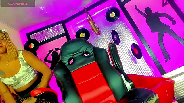 Snapshot of Alondra_Campbell chatting on October 17, 2025, 3:21 am Alondra Campbell online show from October 17, 2025, 3:21 am