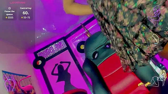 Snapshot of Alondra_Campbell chatting on October 28, 2025, 3:18 am Alondra Campbell online show from October 28, 2025, 3:18 am