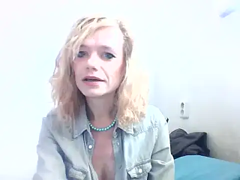 Snapshot of Czech_slut_whore-wife chatting on September 20, 2025, 9:14 am Czech slut whore-wife online show from September 20, 2025, 9:14 am