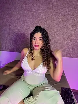 Salomeferreira  online show from September 27, 2025, 4:57 pm