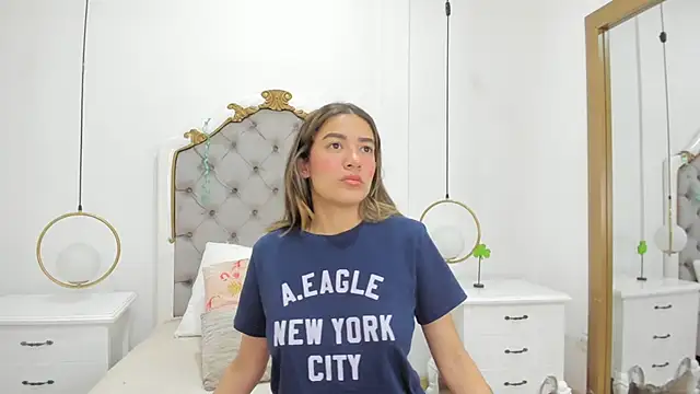 Skylerwhite02 online show from March 18, 2026, 3:42 am