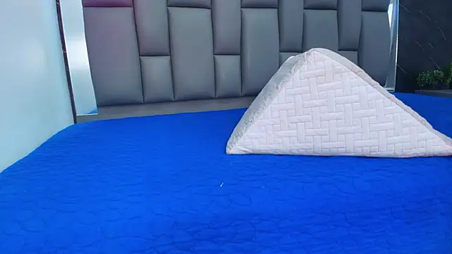 kissme luna online show from February 28, 2026, 7:02 pm