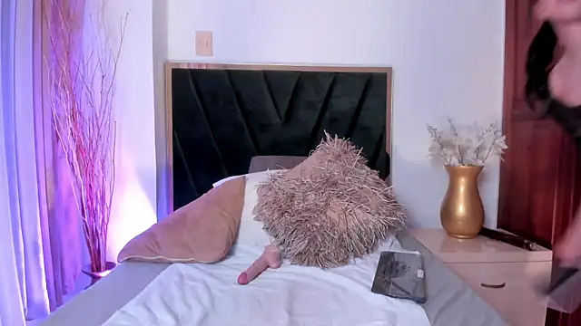 Snapshot of TrixieRayy chatting on October 13, 2025, 7:59 pm TrixieRayy online show from October 13, 2025, 7:59 pm