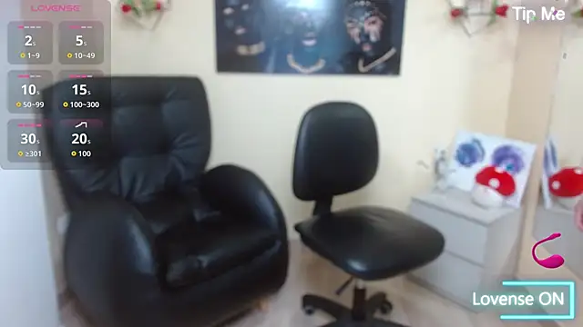 Snapshot of Bom_BomXX chatting on November 2, 2025, 2:16 am Bom BomXX online show from November 2, 2025, 2:16 am