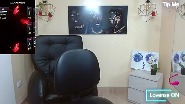 Snapshot of Bom_BomXX chatting on October 10, 2025, 10:32 pm Bom BomXX online show from October 10, 2025, 10:32 pm