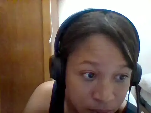 Laritsa22 online show from September 10, 2025, 4:00 am