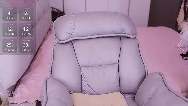 Snapshot of Oliviari- chatting on September 14, 2025, 1:22 pm Oliviari- online show from September 14, 2025, 1:22 pm