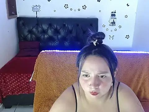 Snapshot of Mia2xsmith chatting on October 9, 2025, 4:13 am Mia2xsmith online show from October 9, 2025, 4:13 am