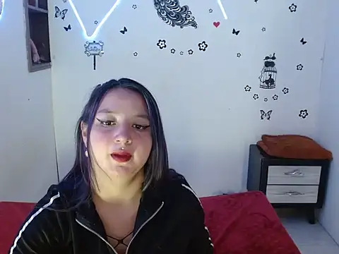 Mia2xsmith online show from November 9, 2025, 7:23 am