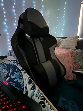 ice717 online show from October 8, 2025, 12:45 am