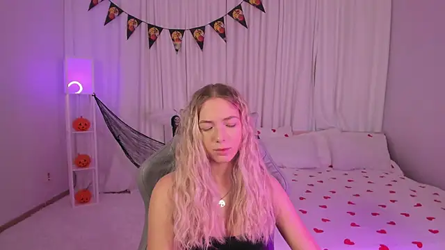 Snapshot of Susan_Mimi chatting on October 25, 2025, 1:49 am Susan Mimi online show from October 25, 2025, 1:49 am