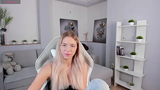 Snapshot of Susan_Mimi chatting on October 18, 2025, 4:25 am Susan Mimi online show from October 18, 2025, 4:25 am