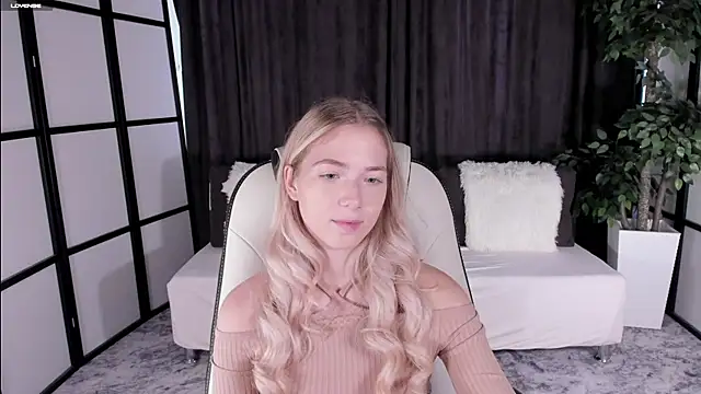 Snapshot of Susan_Mimi chatting on September 17, 2025, 6:37 am Susan Mimi online show from September 17, 2025, 6:37 am