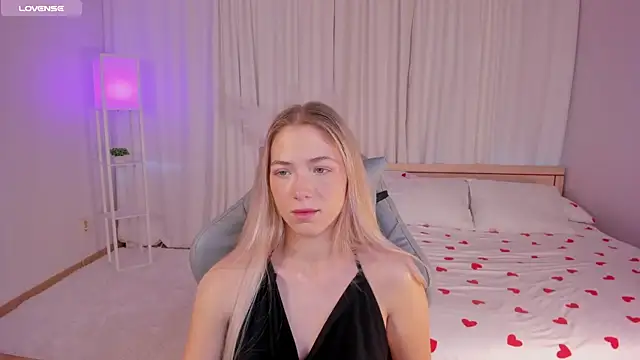 Snapshot of Susan_Mimi chatting on October 15, 2025, 1:48 am Susan Mimi online show from October 15, 2025, 1:48 am