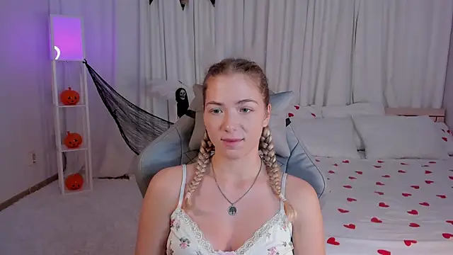 Snapshot of Susan_Mimi chatting on October 31, 2025, 1:46 am Susan Mimi online show from October 31, 2025, 1:46 am