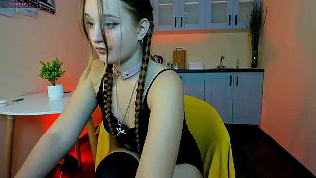 LeahLeah online show from September 10, 2025, 5:56 pm
