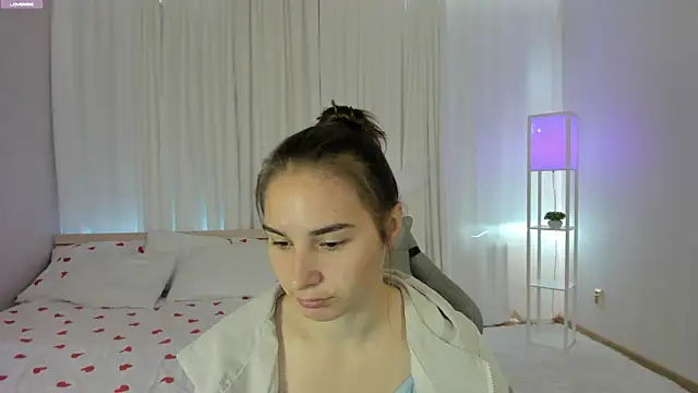 SeraphineClark online show from September 30, 2025, 9:04 am