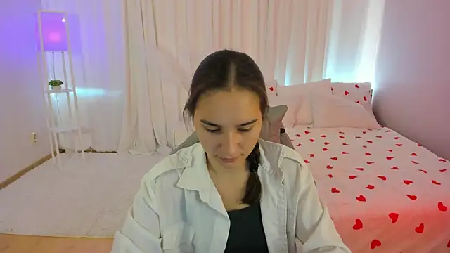 SeraphineClark online show from October 19, 2025, 4:48 am