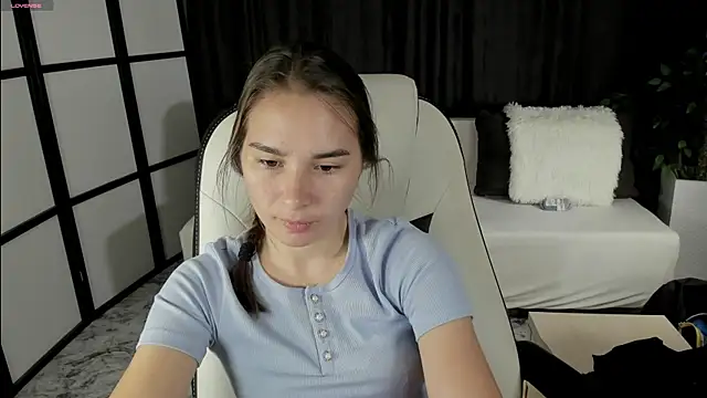 SeraphineClark online show from September 27, 2025, 3:01 am