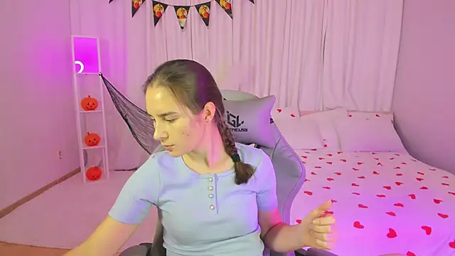 SeraphineClark online show from October 27, 2025, 2:34 am