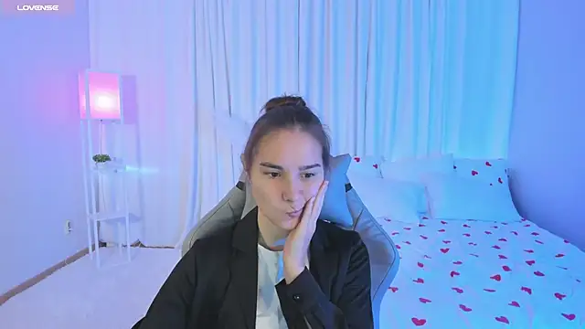 SeraphineClark online show from October 18, 2025, 2:46 am