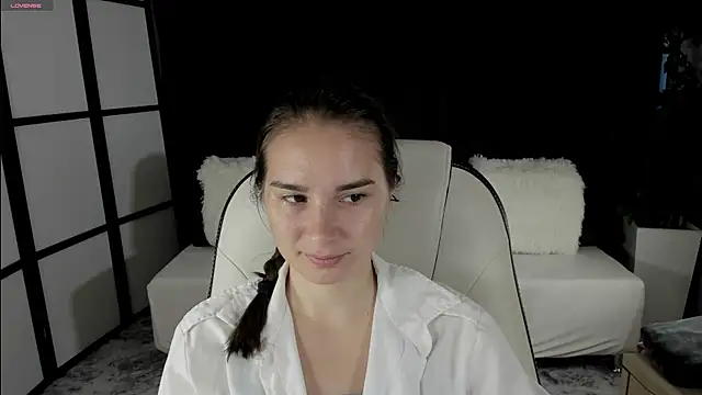 SeraphineClark online show from September 25, 2025, 2:28 am