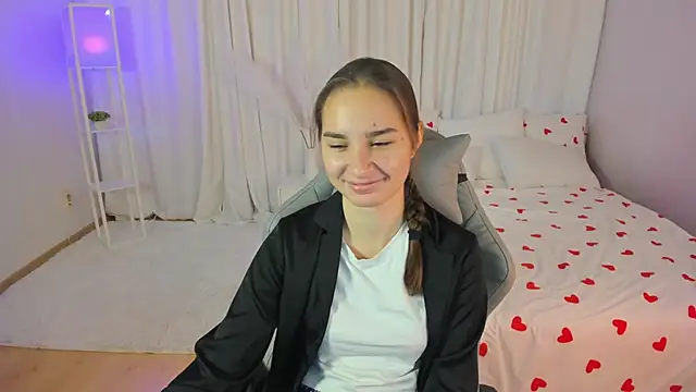 SeraphineClark online show from October 21, 2025, 2:22 am