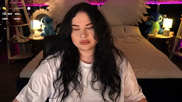 SerahMirabeli online show from November 4, 2025, 1:59 pm