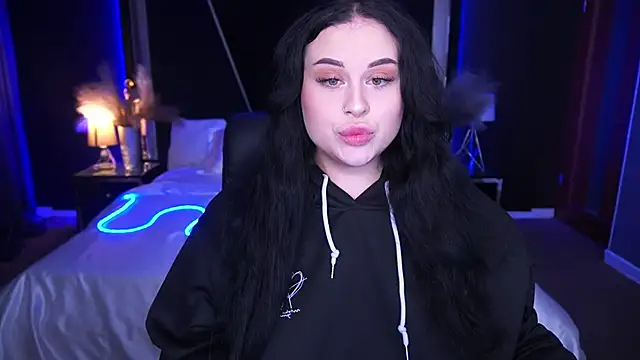 Snapshot of SerahMirabeli chatting on October 7, 2025, 7:04 pm SerahMirabeli online show from October 7, 2025, 7:04 pm