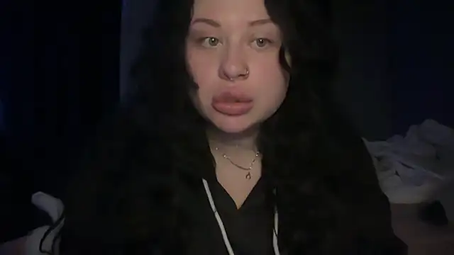 Snapshot of SerahMirabeli chatting on October 20, 2025, 6:41 pm SerahMirabeli online show from October 20, 2025, 6:41 pm