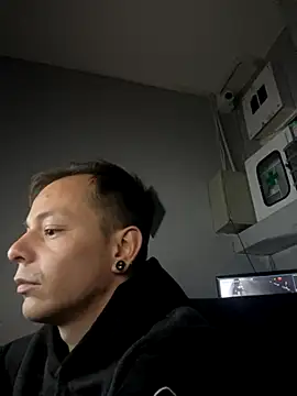 dimitryivanovv online show from October 8, 2025, 7:32 am