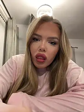 prettycocomae online show from March 7, 2026, 9:42 pm