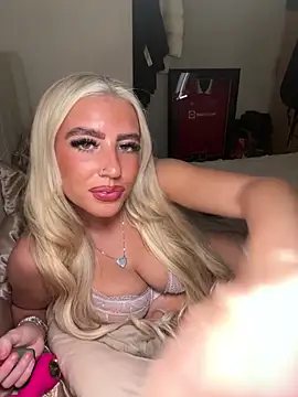 Snapshot of BlondeBetty chatting on March 6, 2026, 7:53 pm BlondeBetty online show from March 6, 2026, 7:53 pm