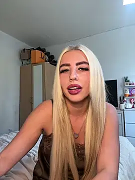 Snapshot of BlondeBetty chatting on April 14, 2026, 11:04 am BlondeBetty online show from April 14, 2026, 11:04 am