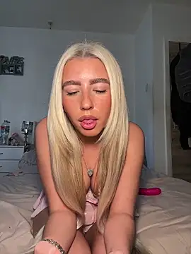 Snapshot of BlondeBetty chatting on February 1, 2026, 12:36 pm BlondeBetty online show from February 1, 2026, 12:36 pm