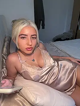 Snapshot of BlondeBetty chatting on February 18, 2026, 10:12 am BlondeBetty online show from February 18, 2026, 10:12 am