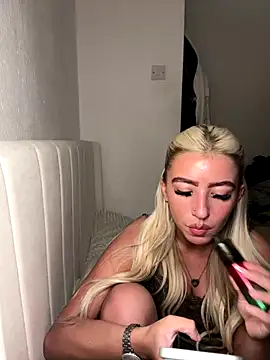 BlondeBetty online show from December 17, 2025, 9:36 am