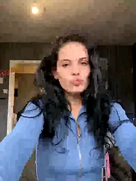 Snapshot of Camwithchlox chatting on October 7, 2025, 4:19 pm Camwithchlox online show from October 7, 2025, 4:19 pm